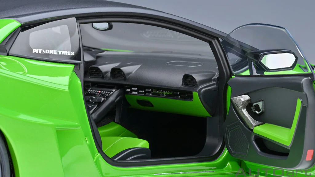 AUTOart 1:18 Lamborghini Huracan GT LBWK Silhouette Works in Pearl Green - Image 4