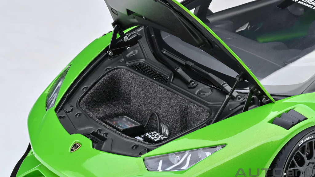 AUTOart 1:18 Lamborghini Huracan GT LBWK Silhouette Works in Pearl Green - Image 5