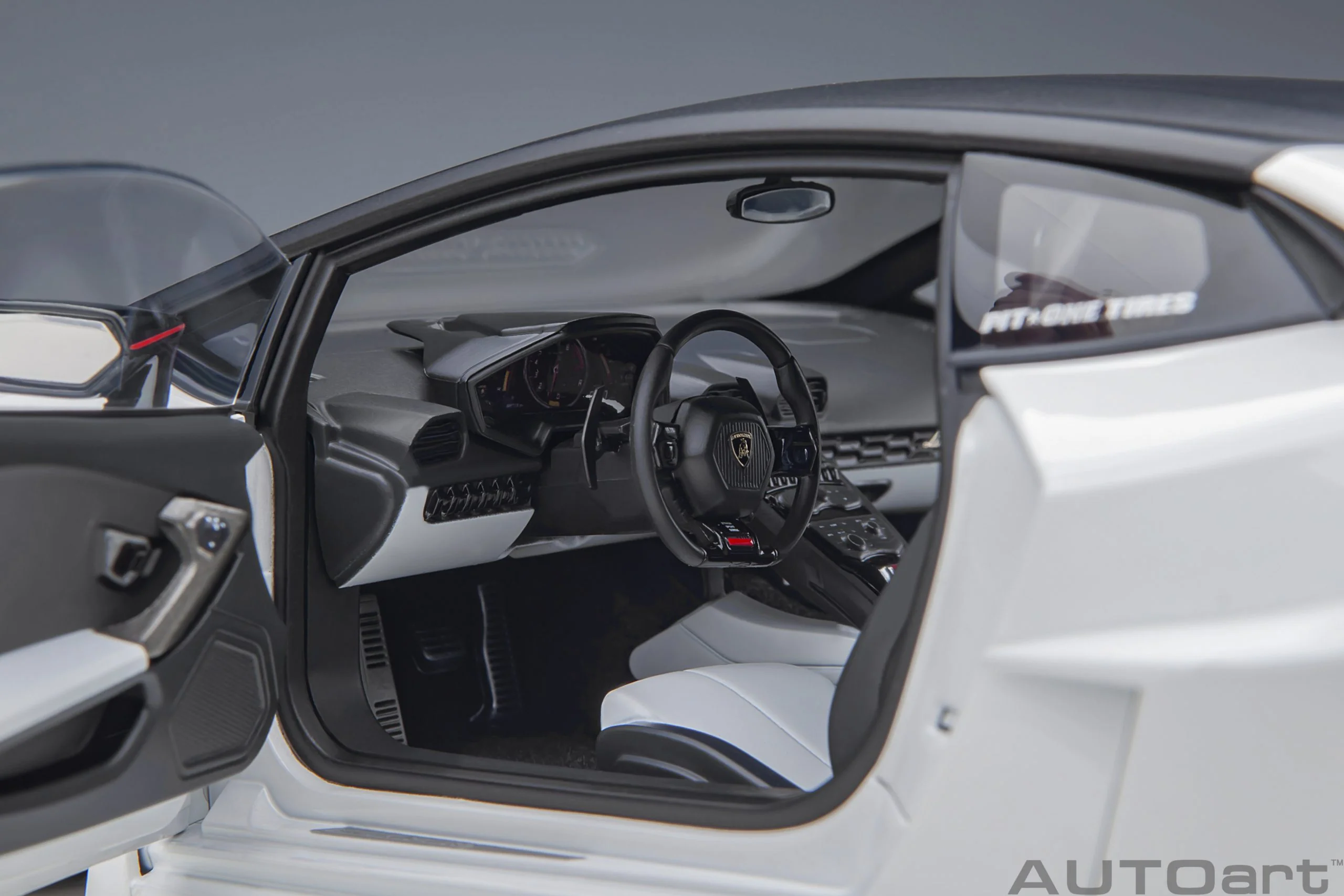 AUTOart 1:18 Lamborghini Huracan GT LBWK Silhouette Works in White - Image 4