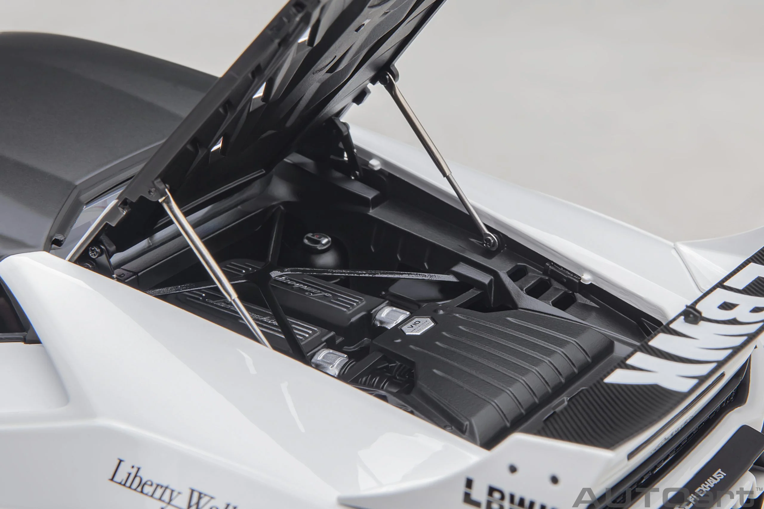 AUTOart 1:18 Lamborghini Huracan GT LBWK Silhouette Works in White - Image 7