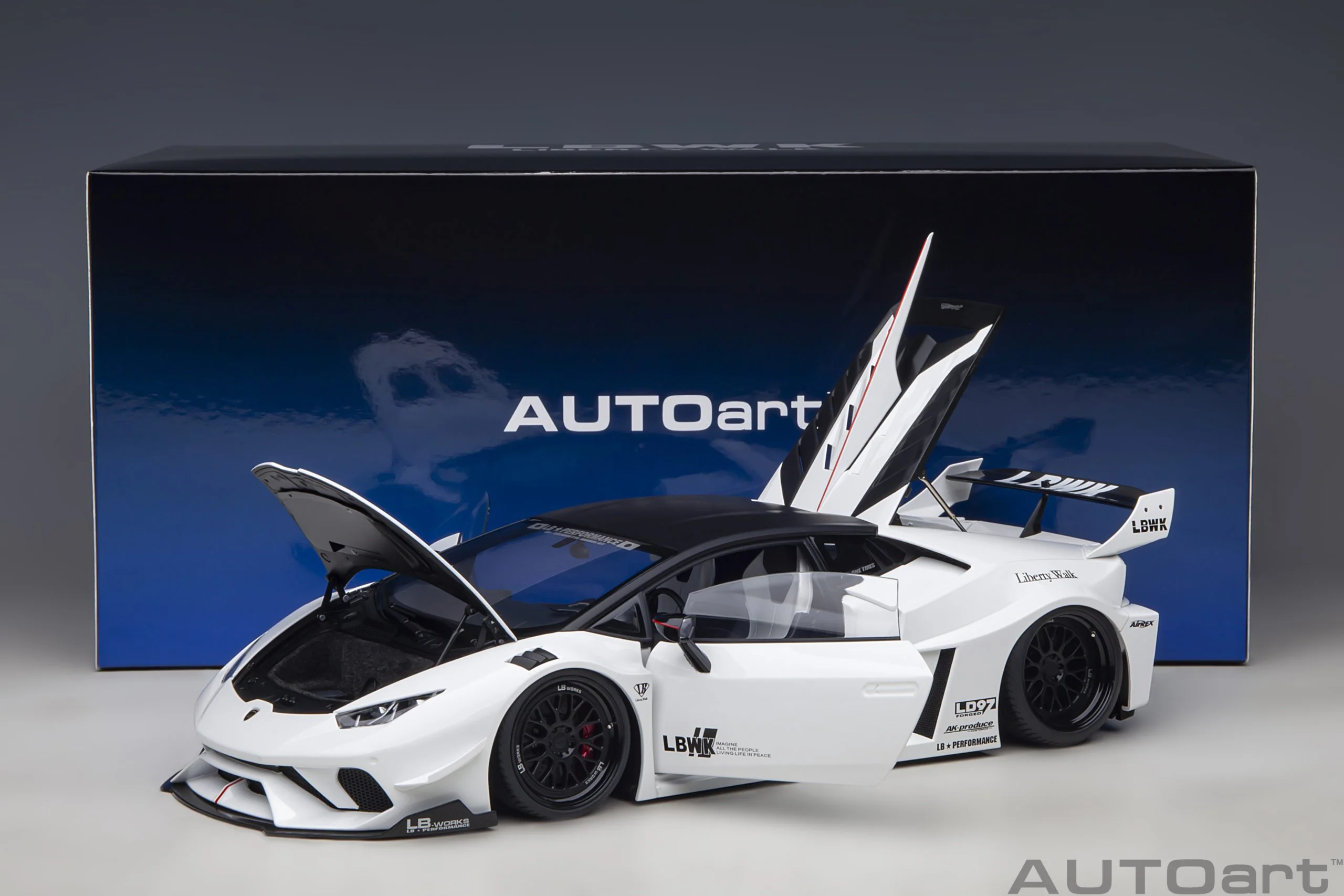 AUTOart 1:18 Lamborghini Huracan GT LBWK Silhouette Works in White - Image 9