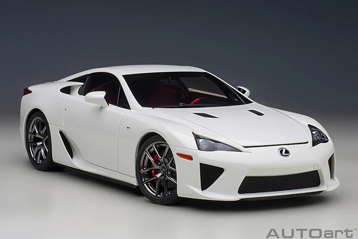 AUTOart 1:18 Lexus LFA in Whitest White - Image 10