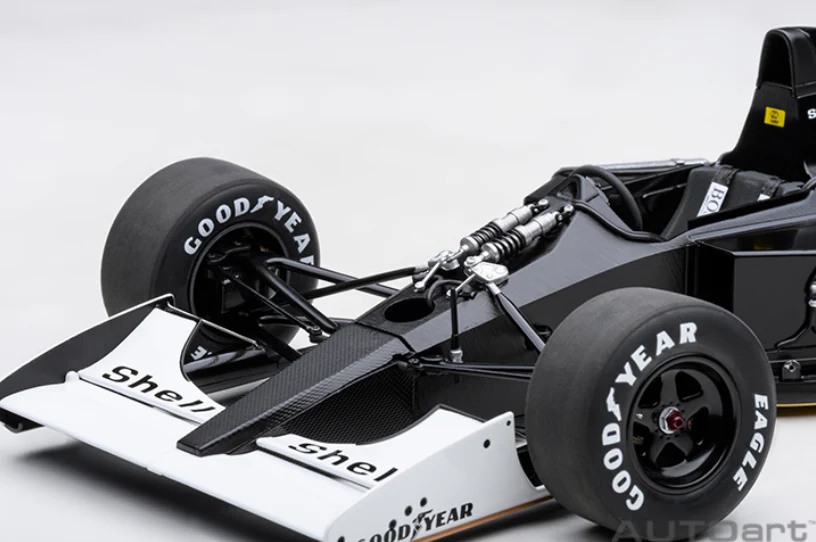 AUTOart 1:18 McLaren Honda MP4/6 Japanese GP 1991 A.SENNA #1 - Image 3