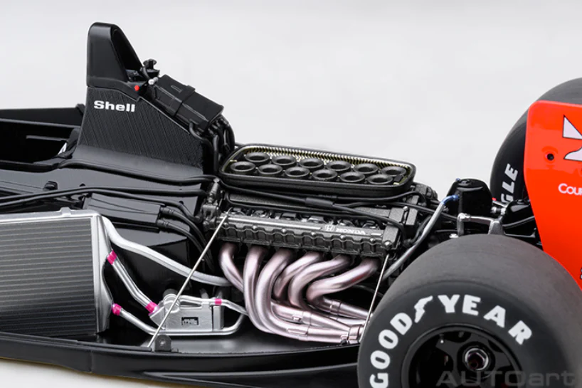 AUTOart 1:18 McLaren Honda MP4/6 Japanese GP 1991 A.SENNA #1 - Image 4