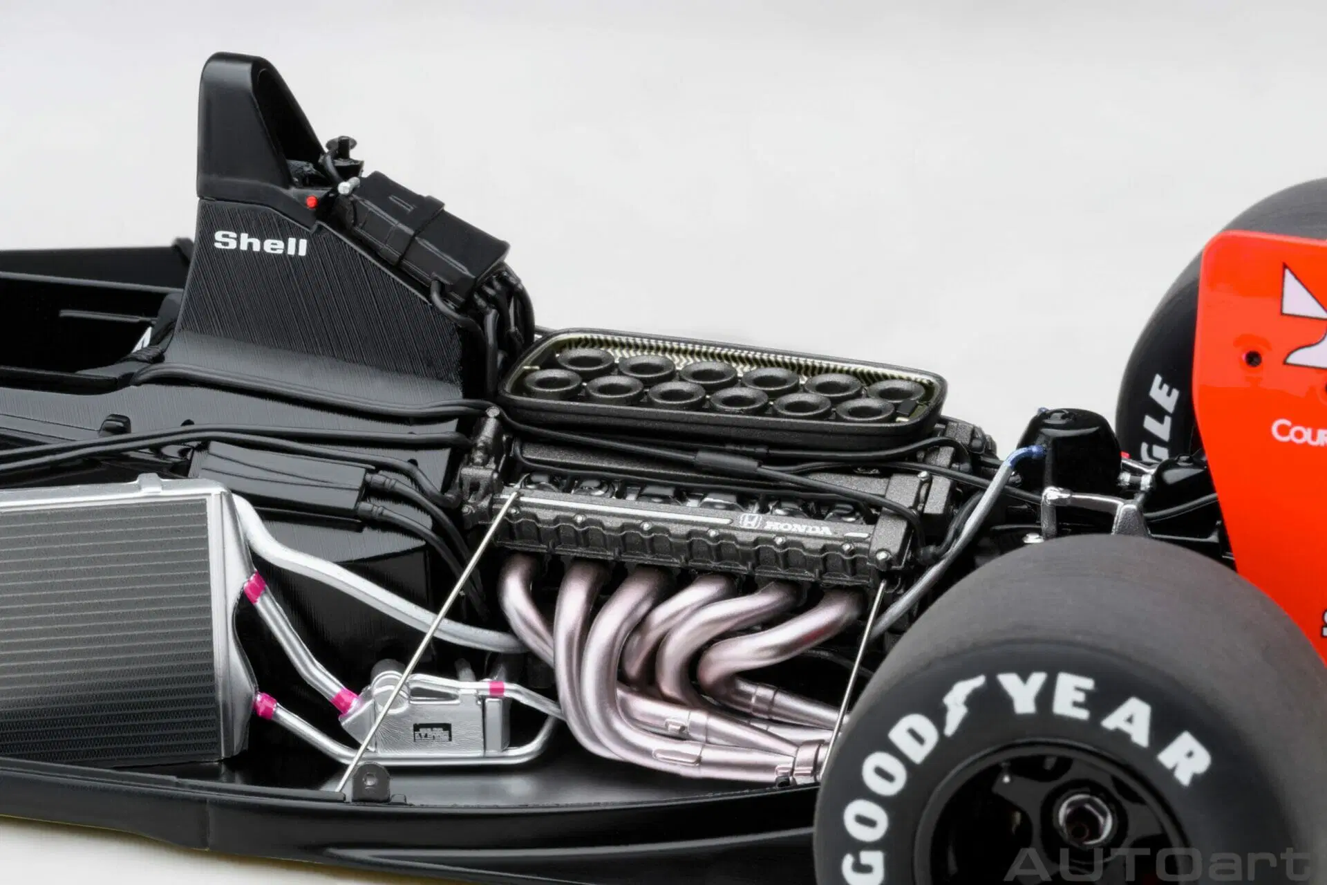 AUTOart 1:18 McLaren Honda MP4/6 Japanese GP 1991 A.SENNA #1 with McLaren Logo - Image 9