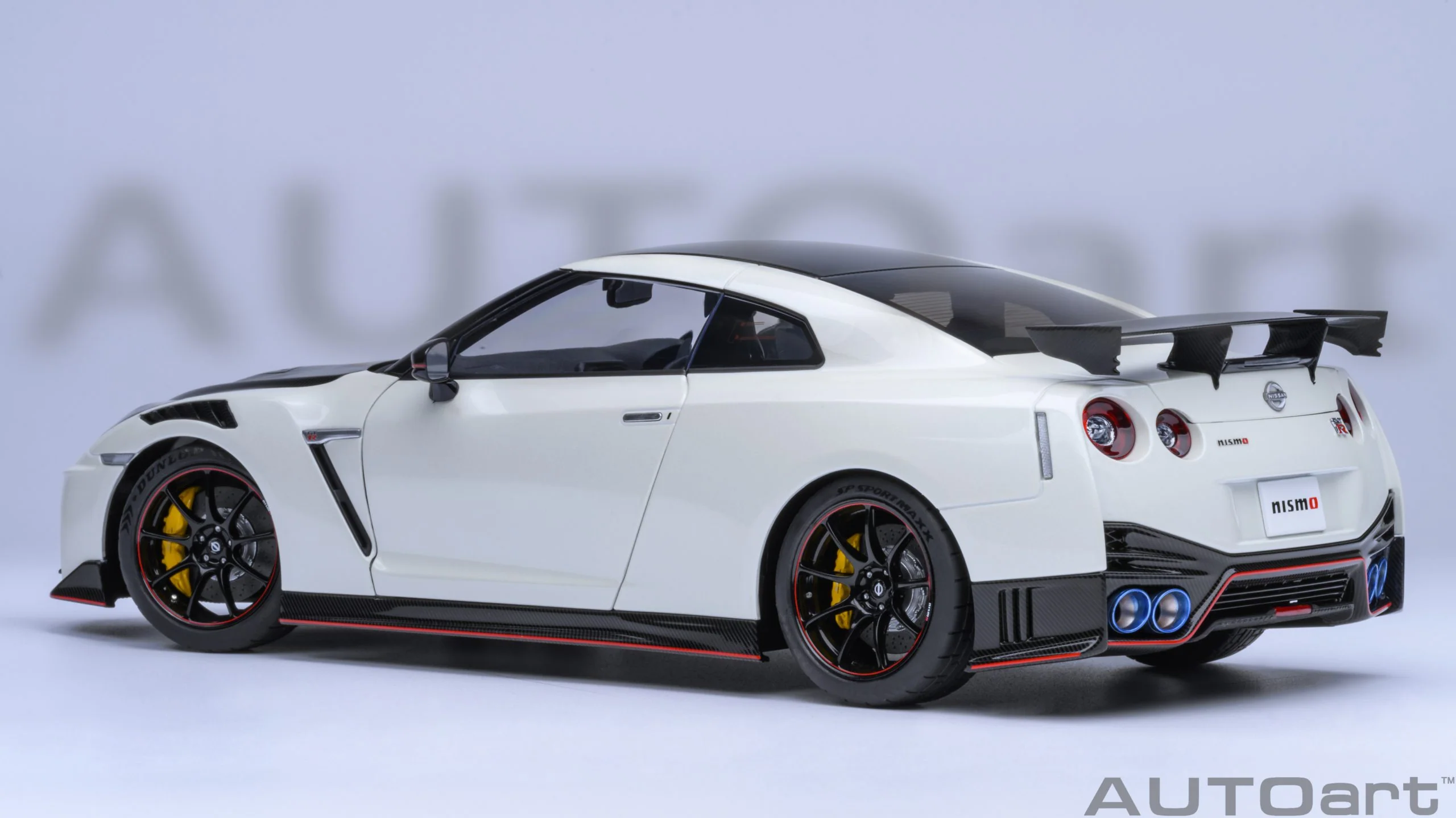 AUTOart 1:18 Nissan GT-R (R35) NISMO 2022 Special Edition in Brilliant White Pearl - Image 3