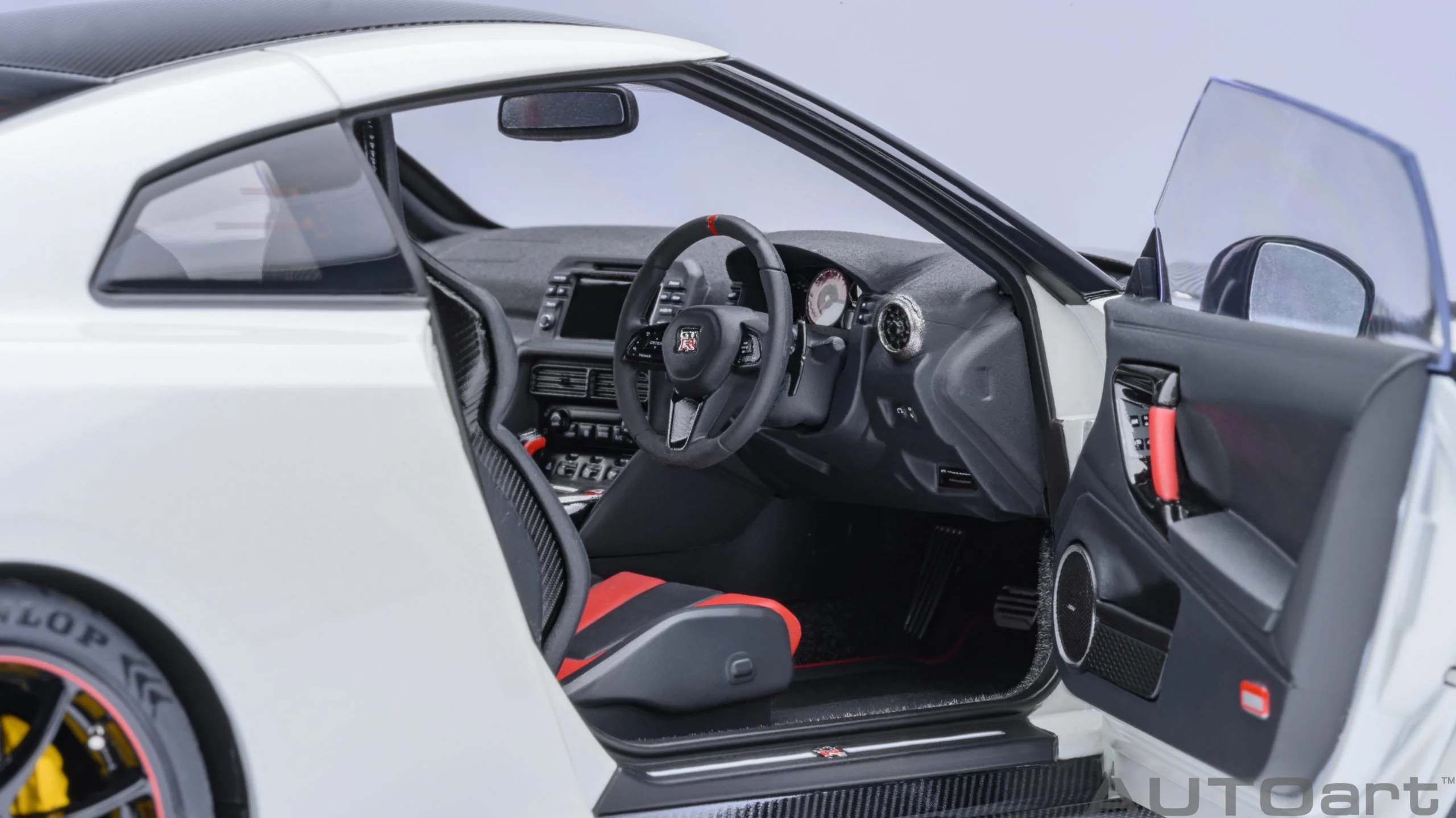 AUTOart 1:18 Nissan GT-R (R35) NISMO 2022 Special Edition in Brilliant White Pearl - Image 5