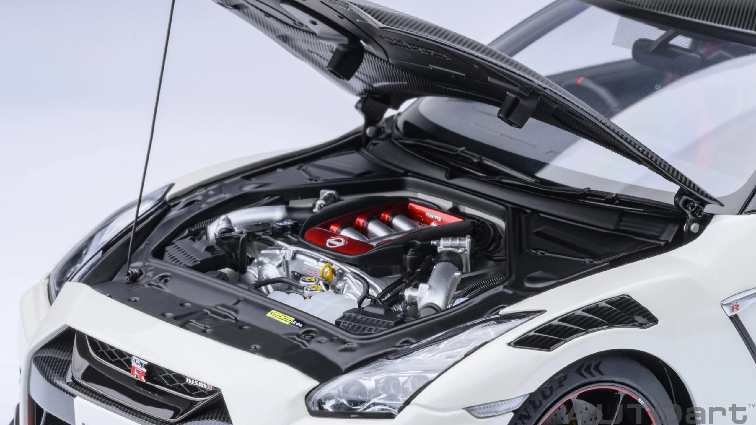 AUTOart 1:18 Nissan GT-R (R35) NISMO 2022 Special Edition in Brilliant White Pearl - Image 6
