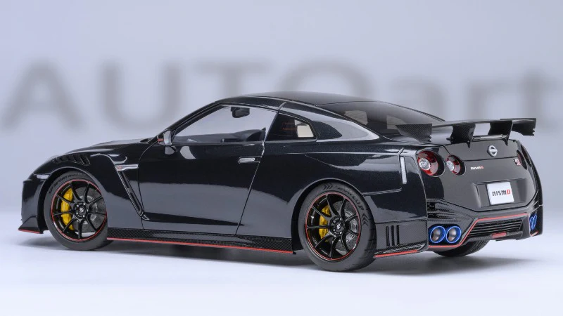 AUTOart 1:18 Nissan GT-R (R35) NISMO 2022 Special Edition in Meteor Flake Black Pearl - Image 3