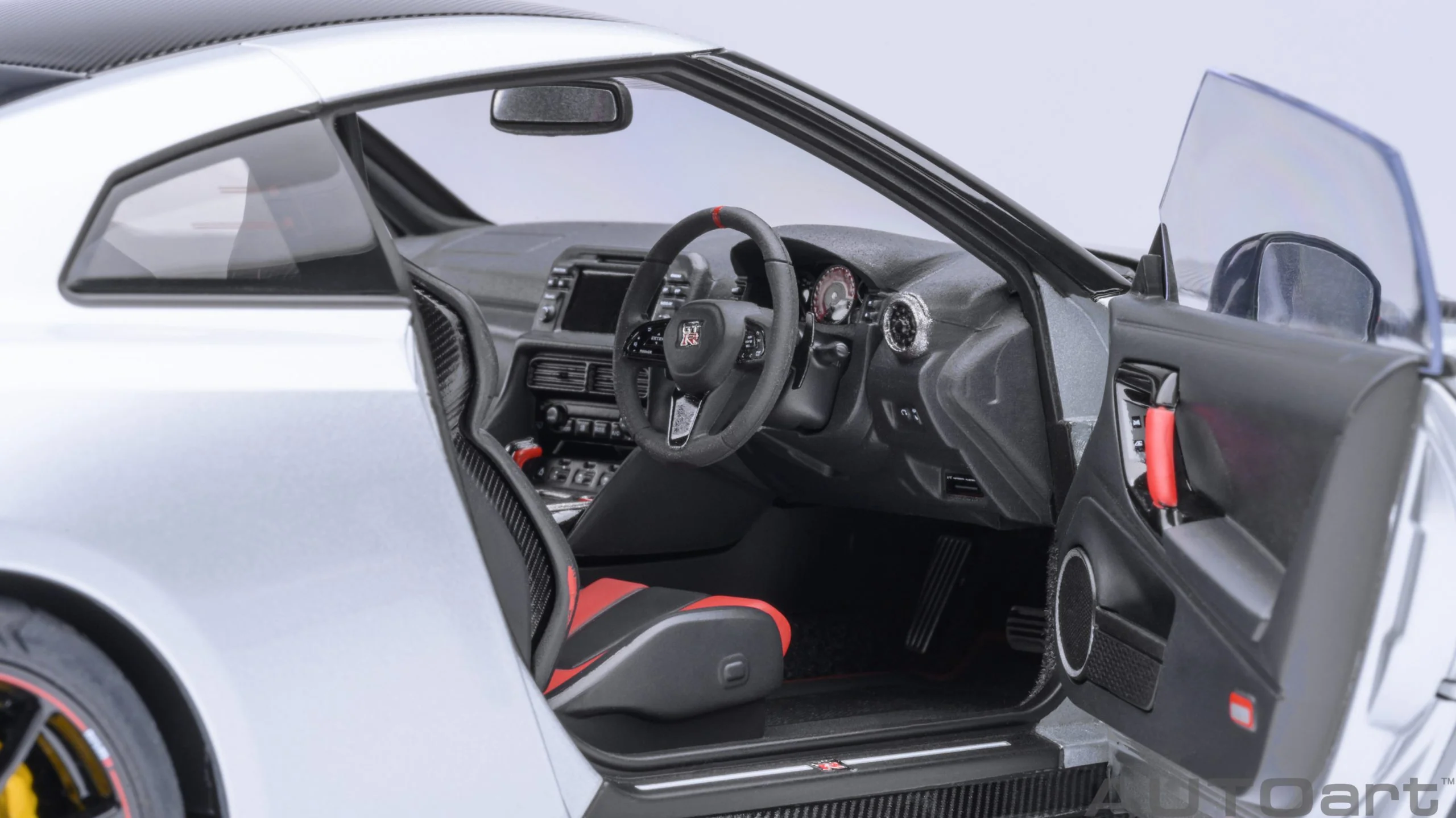 AUTOart 1:18 Nissan GT-R (R35) NISMO 2022 Special Edition in Ultimate Metal Silver - Image 5