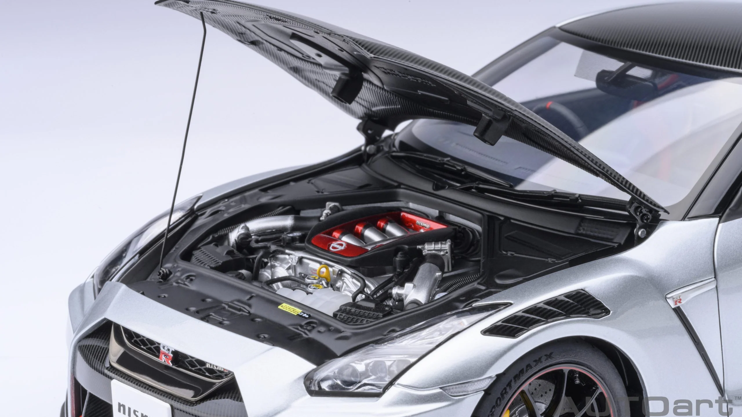 AUTOart 1:18 Nissan GT-R (R35) NISMO 2022 Special Edition in Ultimate Metal Silver - Image 6