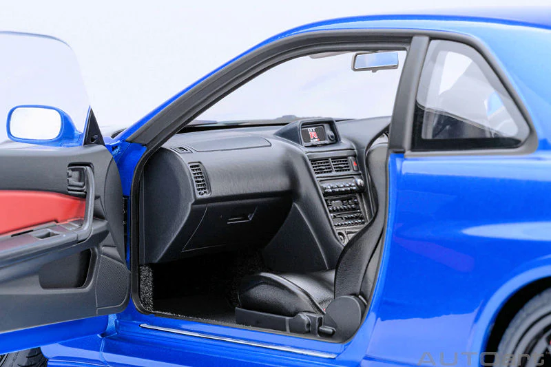 AUTOart 1:18 Nissan Skyline GT-R (R34) NISMO Z-Tune in Bayside Blue - Image 5