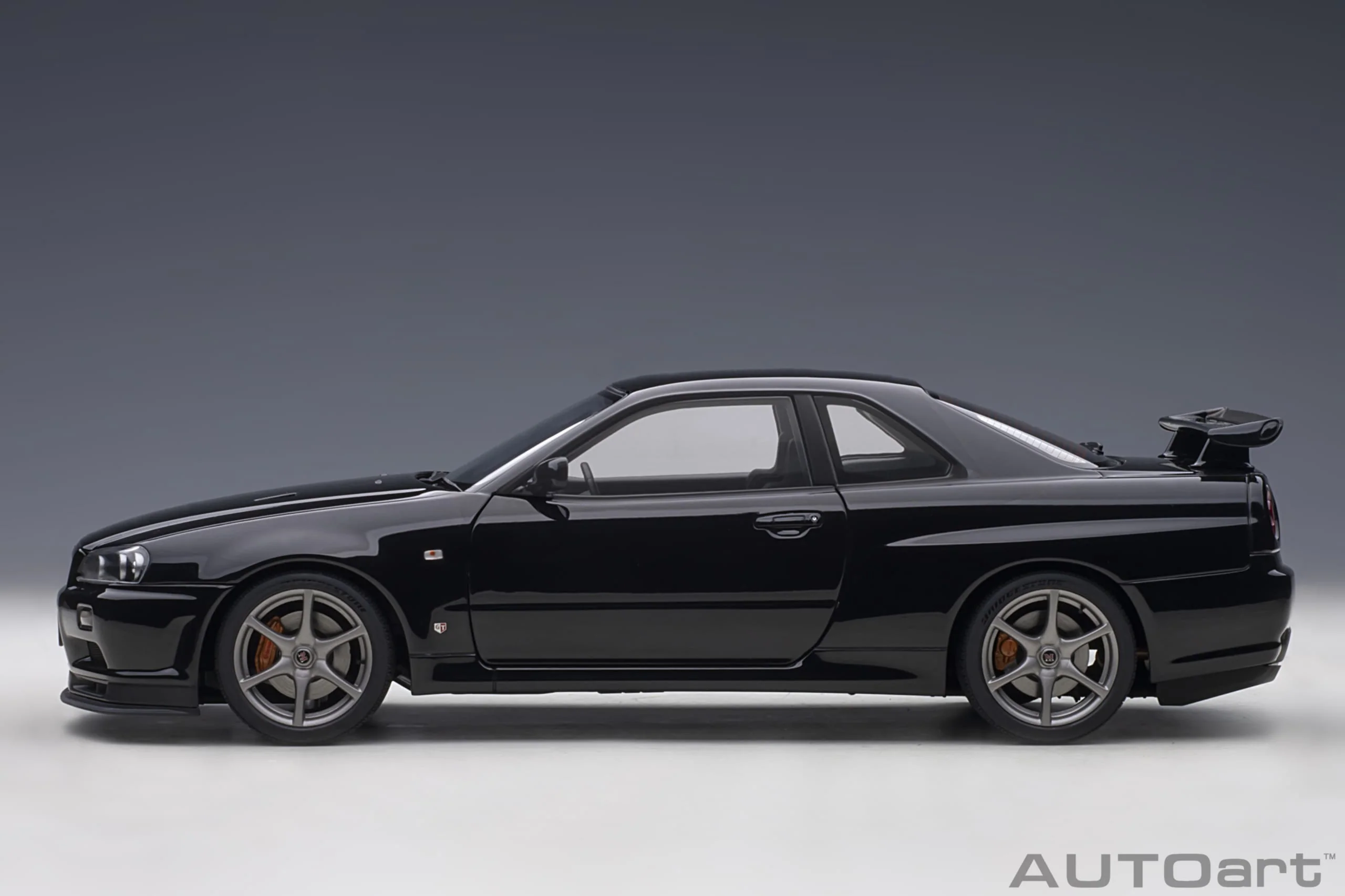 AUTOart 1:18 Nissan Skyline GT-R (R34) V-Spec II in Black Pearl - Image 3