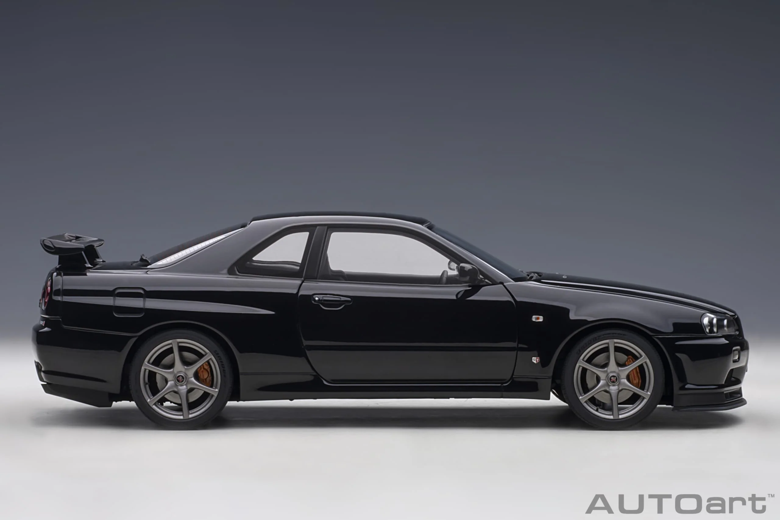 AUTOart 1:18 Nissan Skyline GT-R (R34) V-Spec II in Black Pearl - Image 4