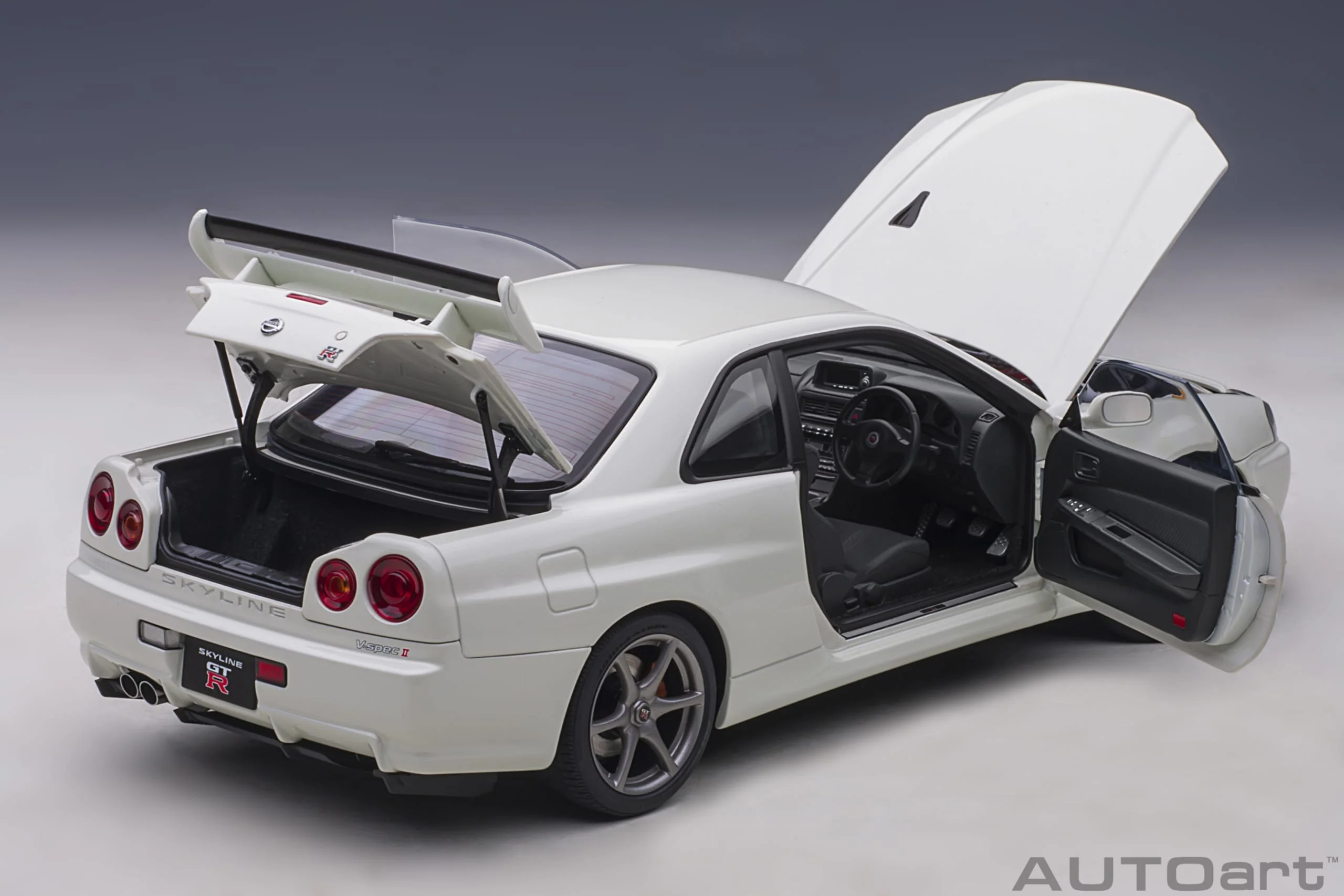 AUTOart 1:18 Nissan Skyline GT-R (R34) V-Spec II in White Pearl - Image 13