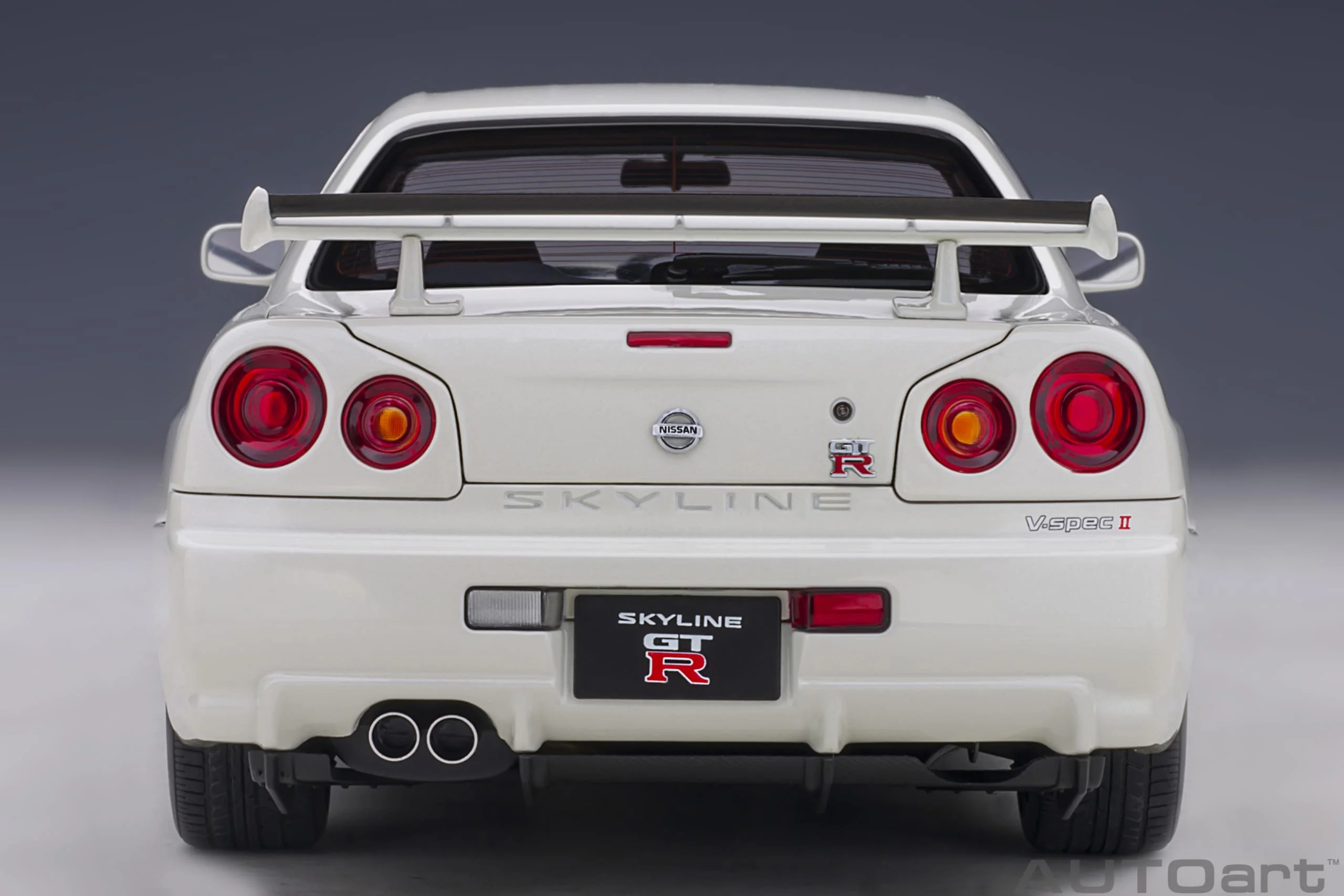 AUTOart 1:18 Nissan Skyline GT-R (R34) V-Spec II in White Pearl - Image 6