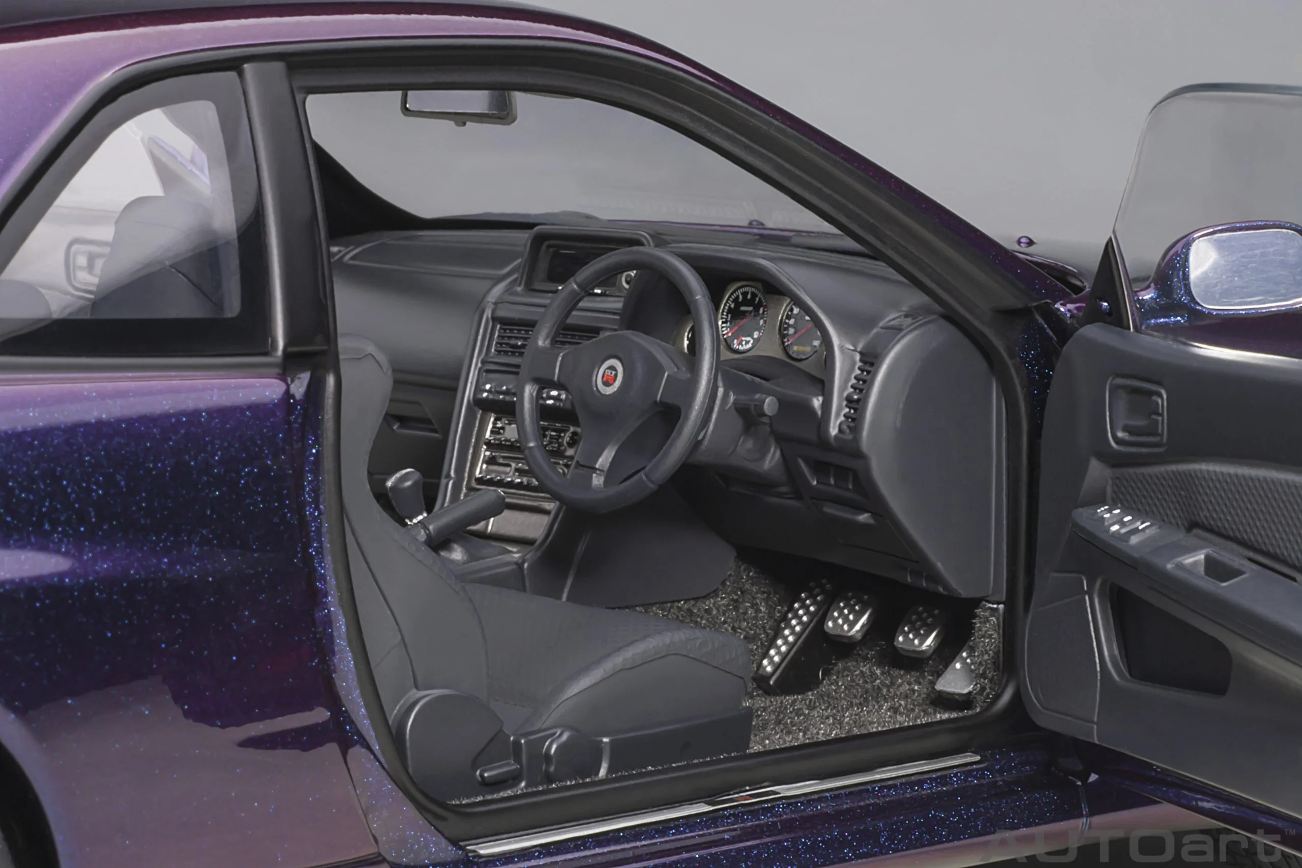 AUTOart 1:18 Nissan Skyline GT-R (R34) V-Spec II in Midnight Purple III with BBS LM Wheels - Image 5