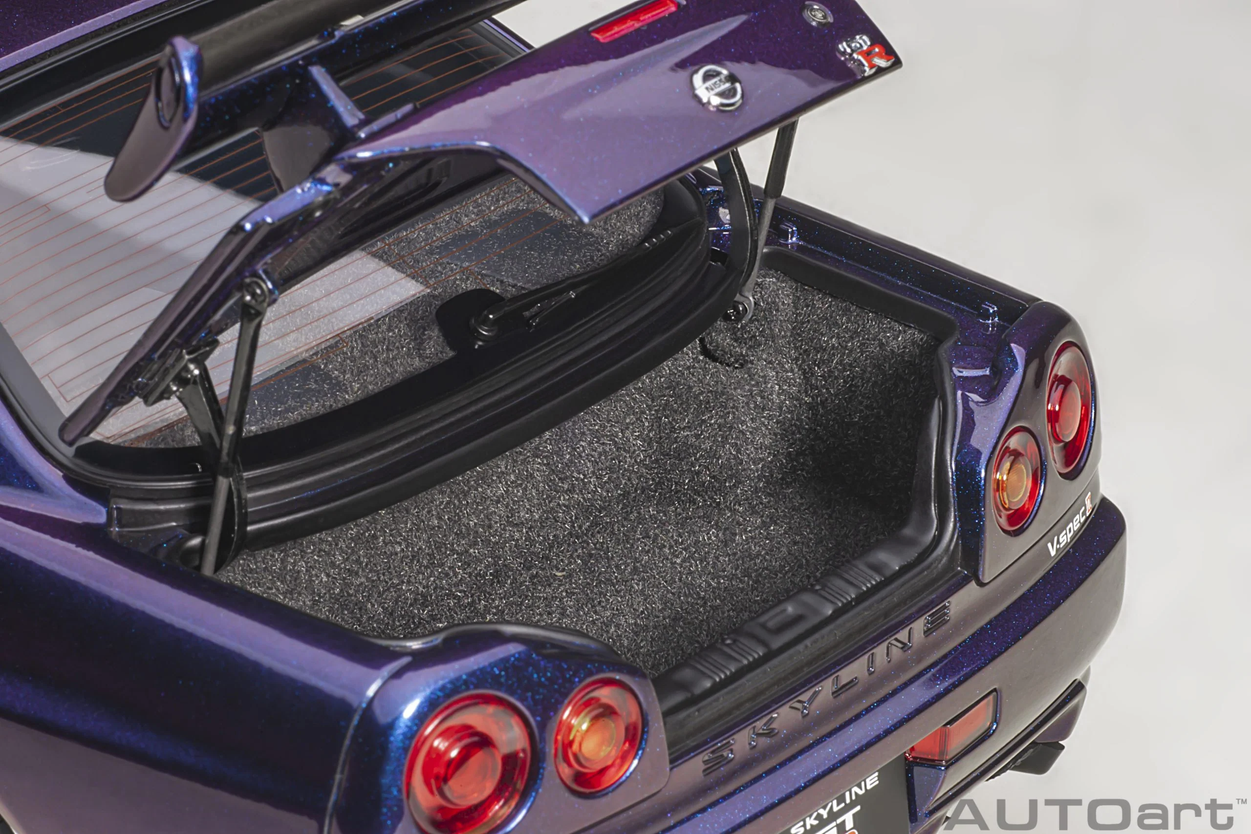 AUTOart 1:18 Nissan Skyline GT-R (R34) V-Spec II in Midnight Purple III with BBS LM Wheels - Image 7