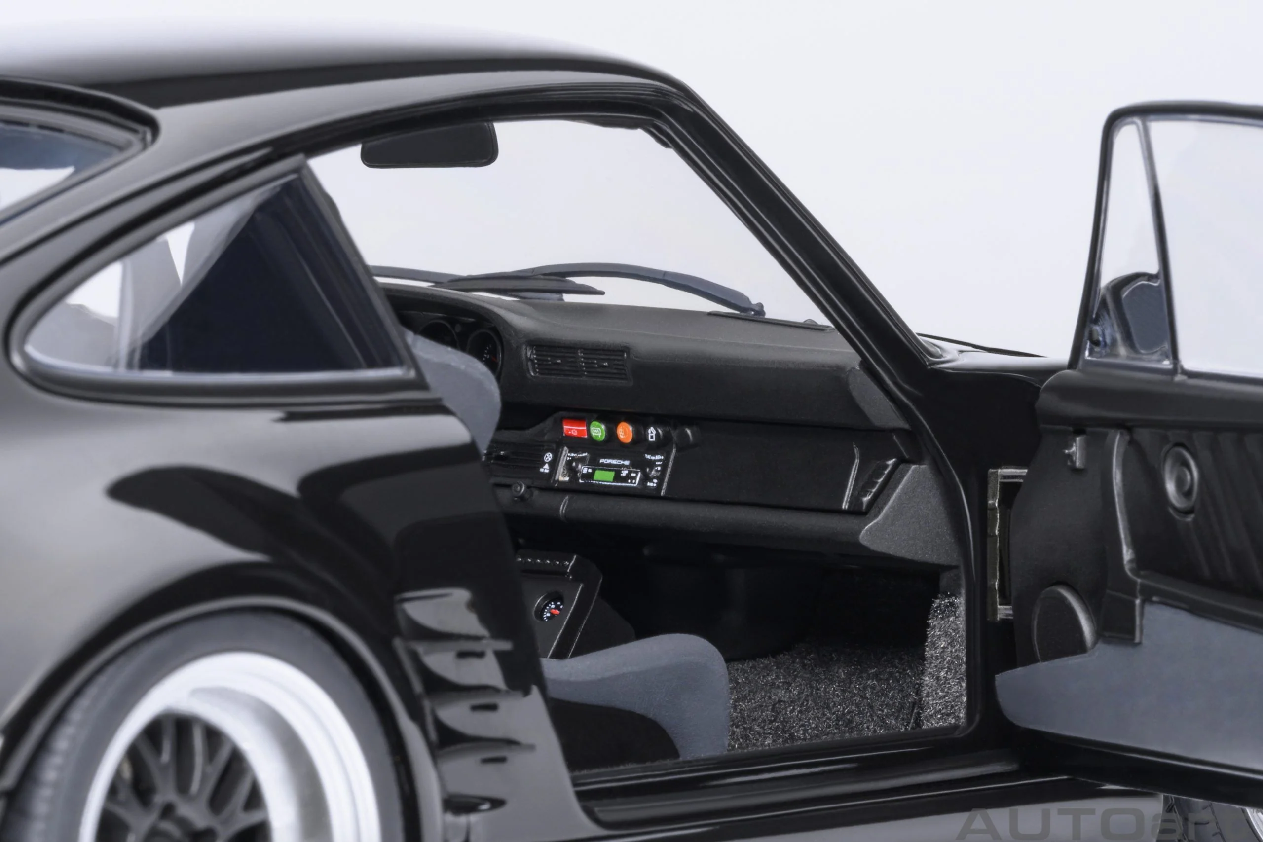 AUTOart 1:18 Porsche 911 (930) Turbo Wangan Midnight “Blackbird” Comic Version 1 - Image 5