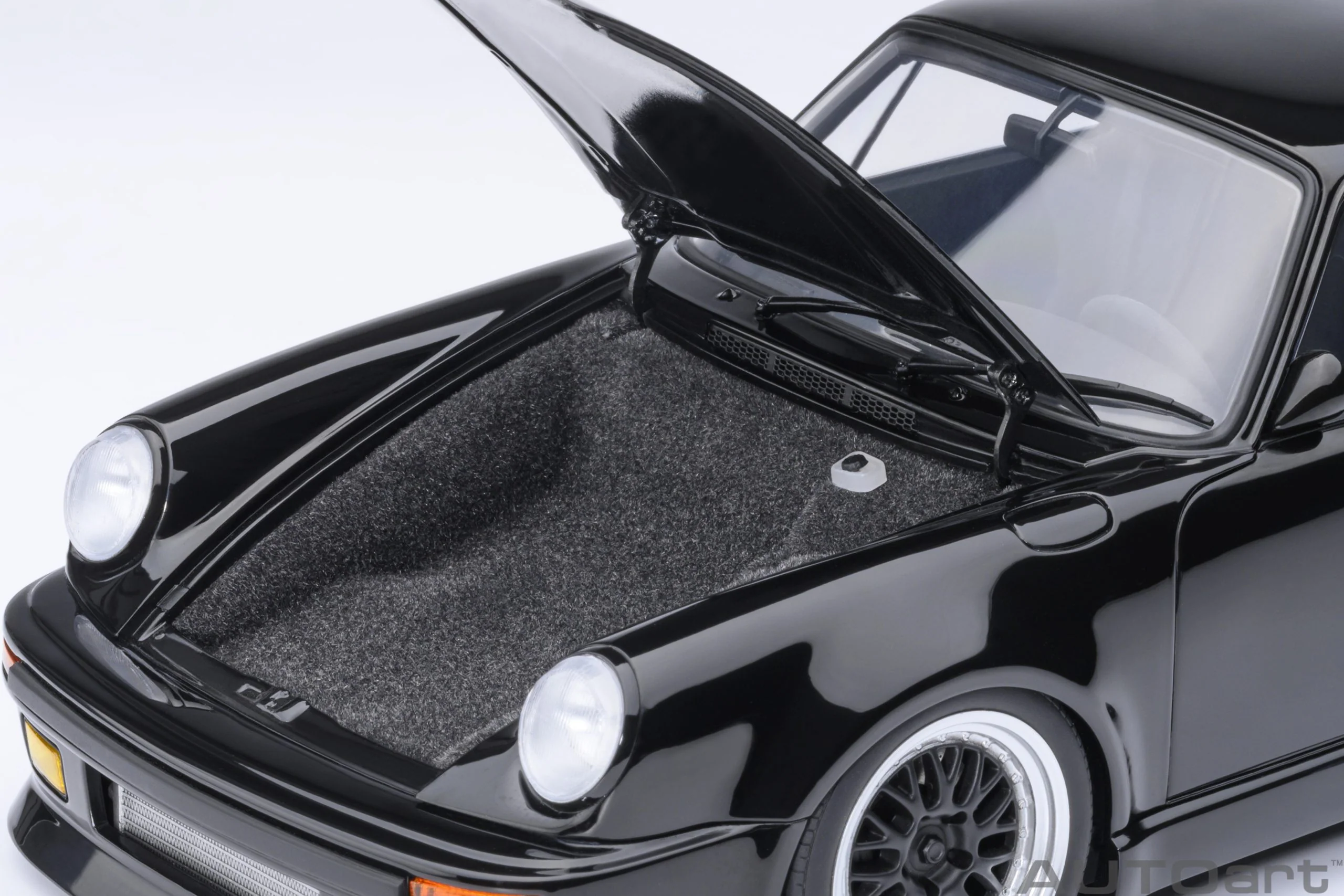 AUTOart 1:18 Porsche 911 (930) Turbo Wangan Midnight “Blackbird” Comic Version 1 - Image 6