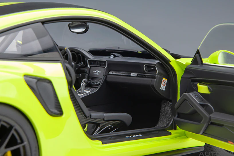 AUTOart 1:18 Porsche 911 (991.2) GT2 RS Weissach Package in Acid Green - Image 4