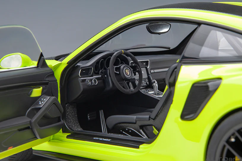 AUTOart 1:18 Porsche 911 (991.2) GT2 RS Weissach Package in Acid Green - Image 6