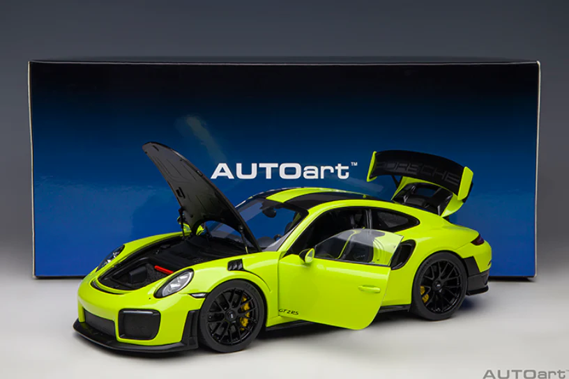 AUTOart 1:18 Porsche 911 (991.2) GT2 RS Weissach Package in Acid Green - Image 7