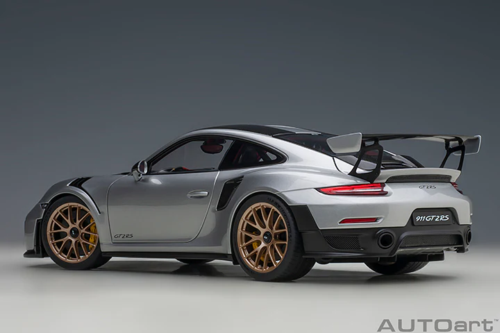 AUTOart 1:18 Porsche 911 (991.2) GT2 RS Weissach Package in GT Silver - Image 3