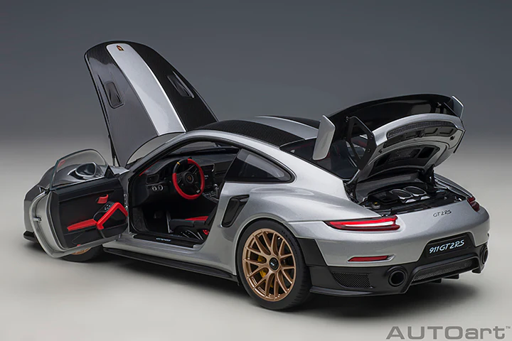 AUTOart 1:18 Porsche 911 (991.2) GT2 RS Weissach Package in GT Silver - Image 4