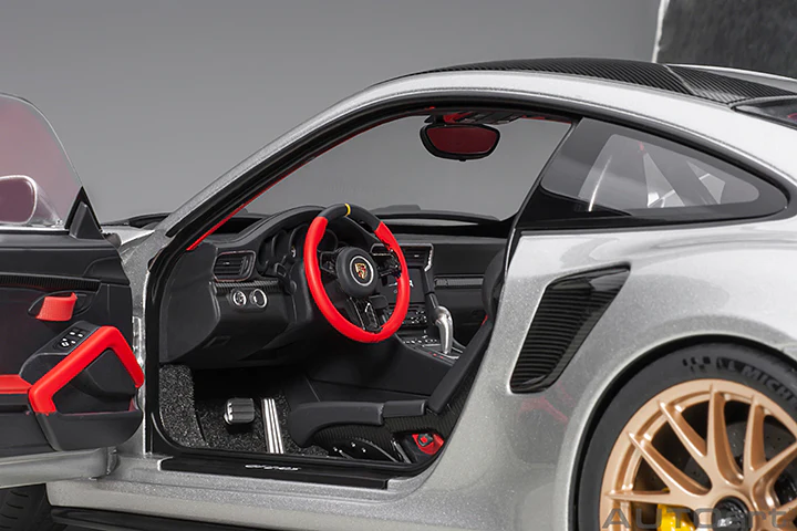 AUTOart 1:18 Porsche 911 (991.2) GT2 RS Weissach Package in GT Silver - Image 5