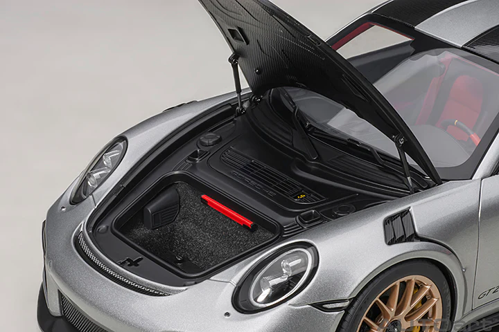 AUTOart 1:18 Porsche 911 (991.2) GT2 RS Weissach Package in GT Silver - Image 7