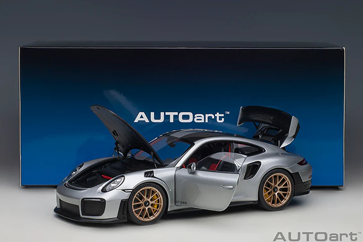 AUTOart 1:18 Porsche 911 (991.2) GT2 RS Weissach Package in GT Silver - Image 9