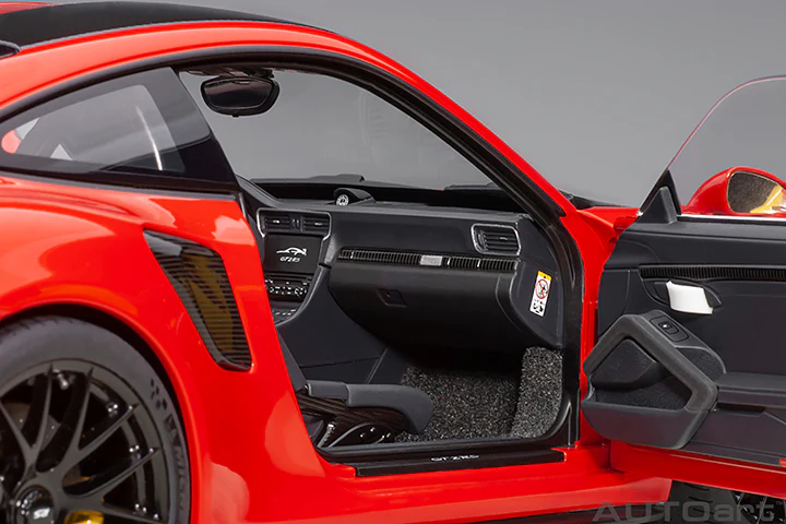 AUTOart 1:18 Porsche 911 (991.2) GT2 RS Weissach Package in Guards Red - Image 6