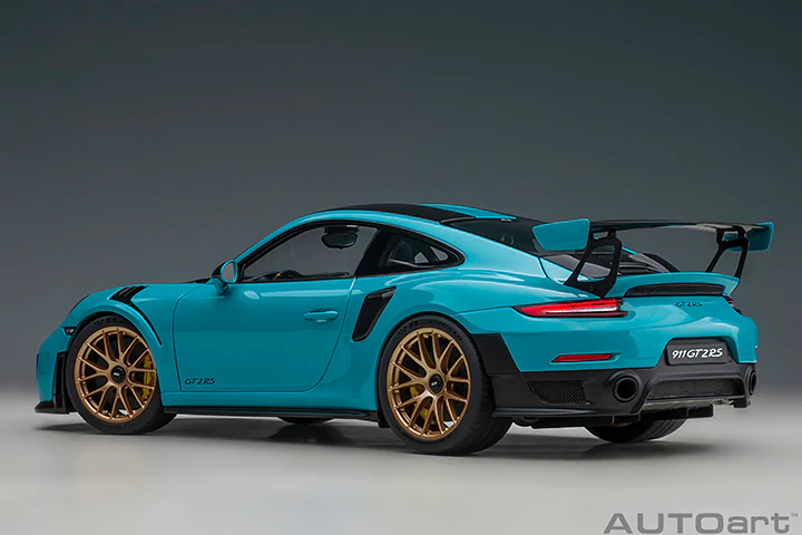 AUTOart 1:18 Porsche 911 (991.2) GT2 RS Weissach Package in Miami Blue - Image 3