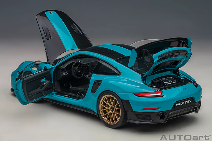 AUTOart 1:18 Porsche 911 (991.2) GT2 RS Weissach Package in Miami Blue - Image 4