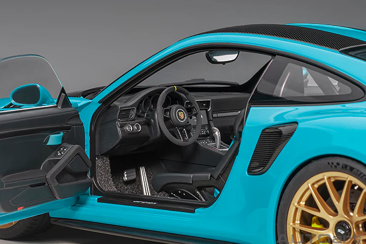 AUTOart 1:18 Porsche 911 (991.2) GT2 RS Weissach Package in Miami Blue - Image 5