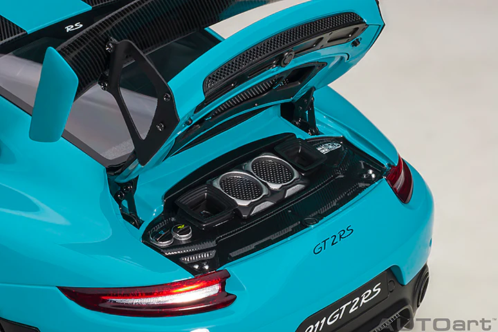 AUTOart 1:18 Porsche 911 (991.2) GT2 RS Weissach Package in Miami Blue - Image 8
