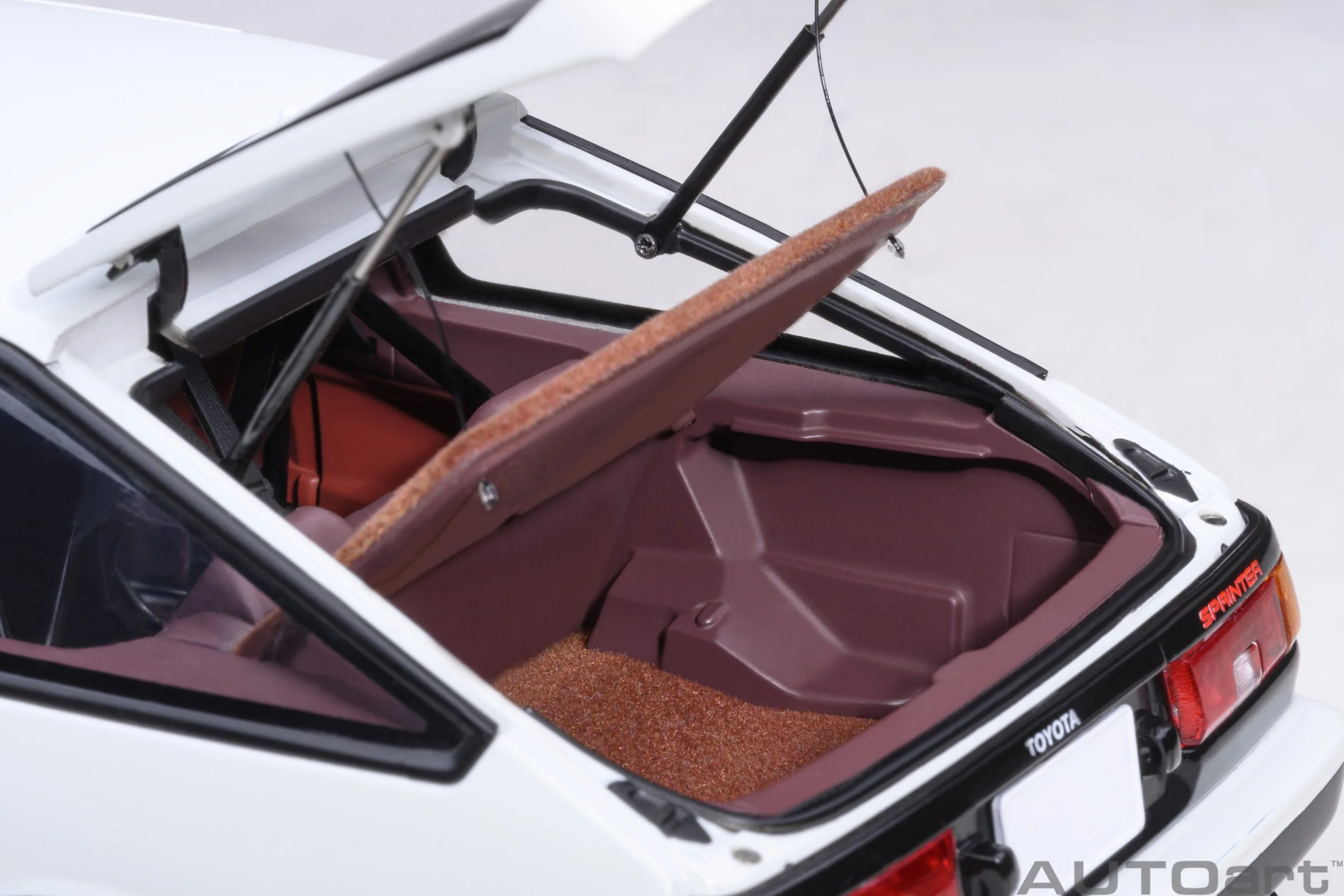 AUTOart 1:18 Toyota Sprinter Trueno (AE86) “Project D” Final Version - Image 7