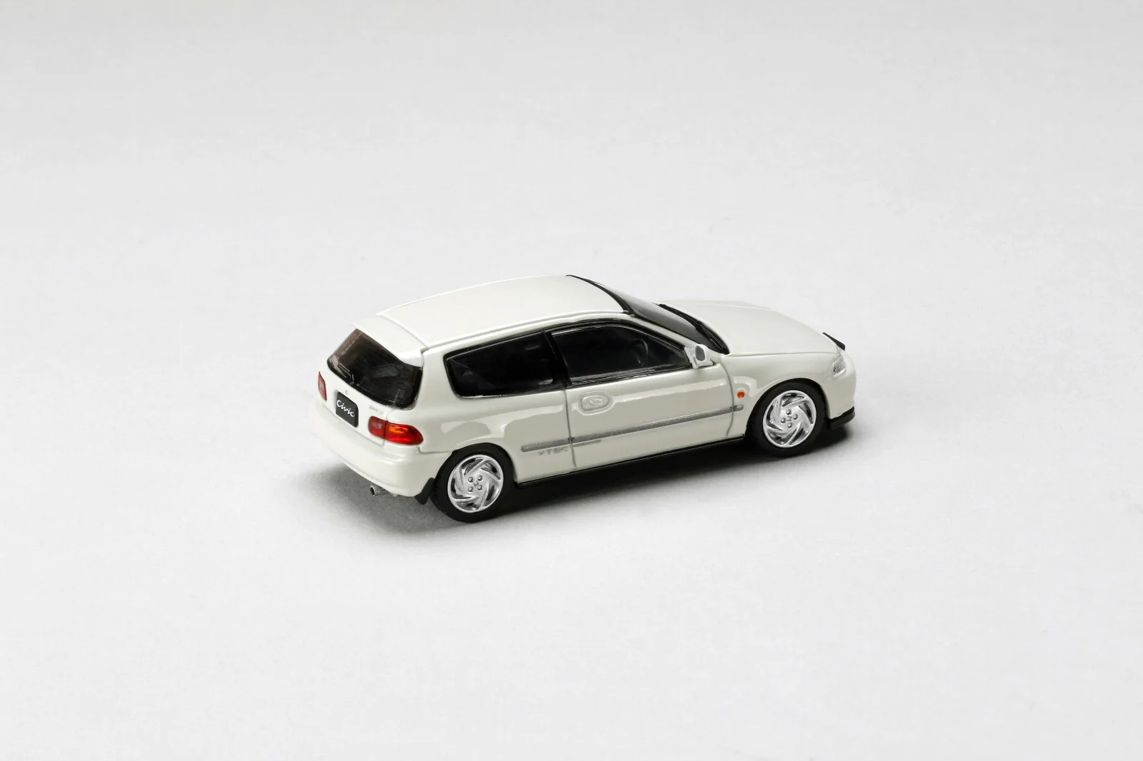 Hobby Japan 1:64 Honda Civic SiR-II (EG6) in Frost White - Image 2