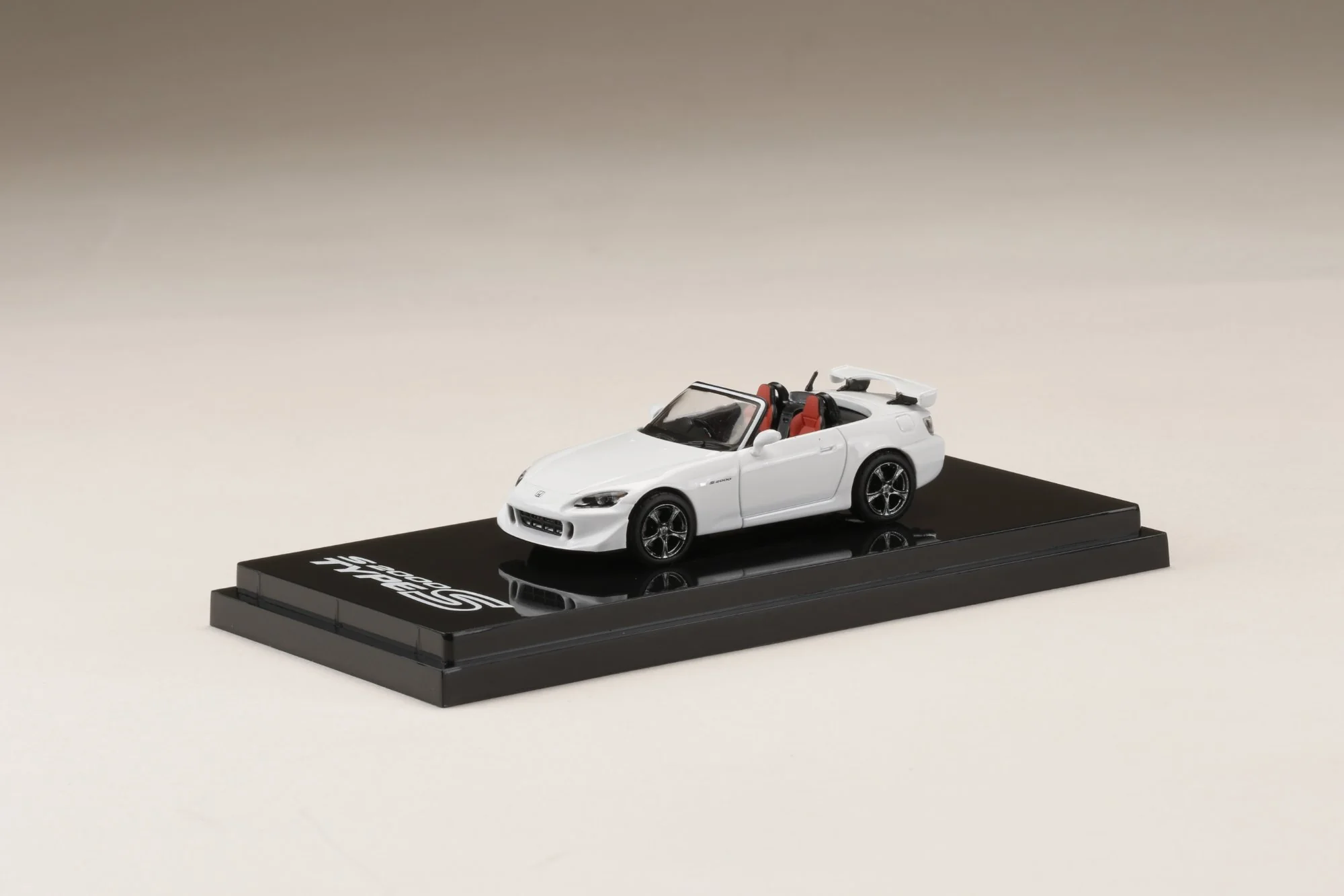 Hobby Japan 1:64 Honda S2000 Type-S (AP2) in Grand Prix White with Red Interior - Image 2