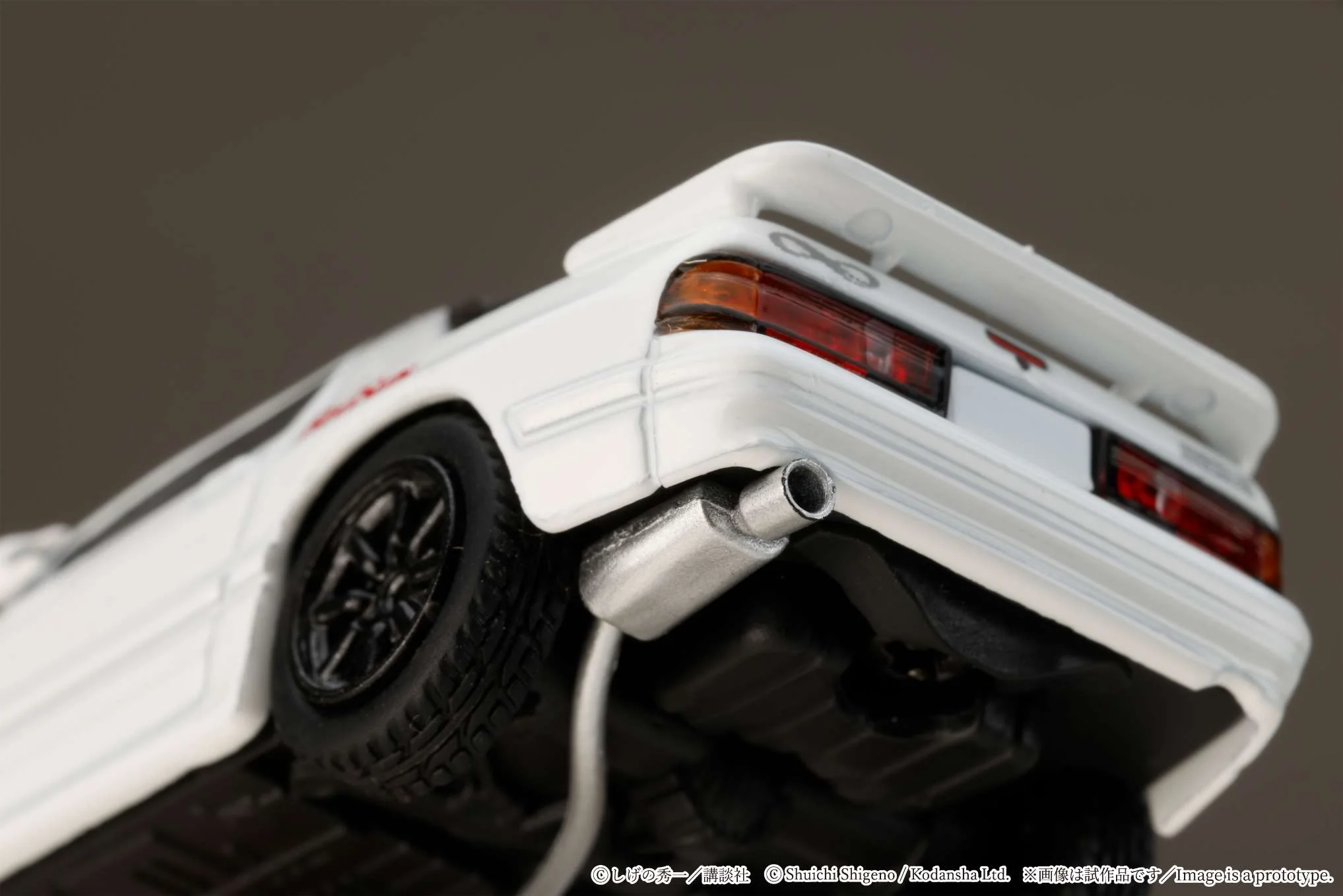 *PREORDER* Hobby Japan 1:64 MAZDA RX-7 (FC3S) RedSuns/ Initial D Ryosuke Takahashi VS Kyoichi Sudou - Image 11