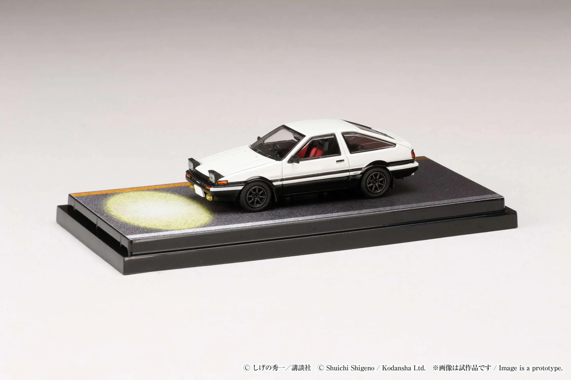 Hobby Japan 1:64 Toyota Sprinter Trueno GT Apex (AE86) Initial D VS Kyoichi Sudo - Image 3