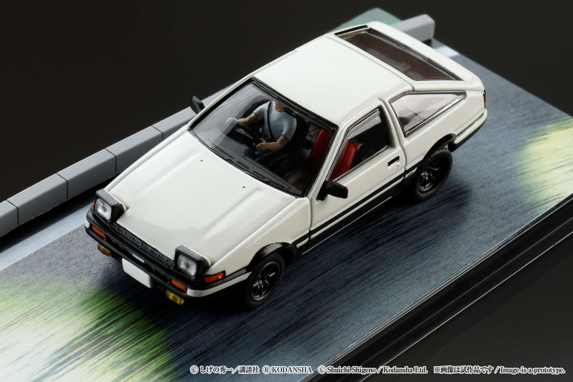 Hobby Japan 1:64 Toyota SPRINTER TRUENO GT APEX AE86 / INITIAL D VS Ryosuke Takahashi With Takumi Fujiwara Figure - Image 10