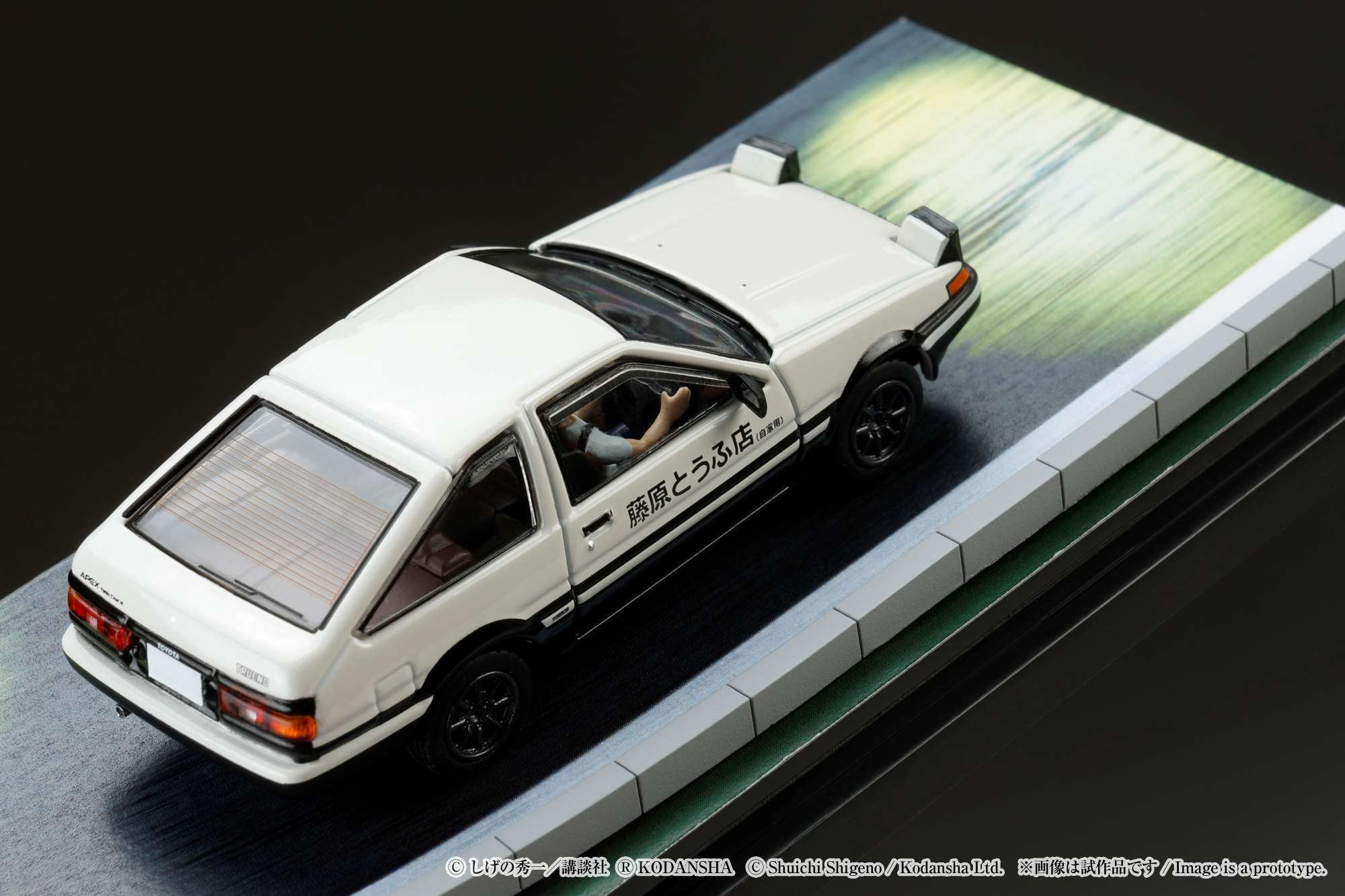Hobby Japan 1:64 Toyota SPRINTER TRUENO GT APEX AE86 / INITIAL D VS Ryosuke Takahashi With Takumi Fujiwara Figure - Image 12
