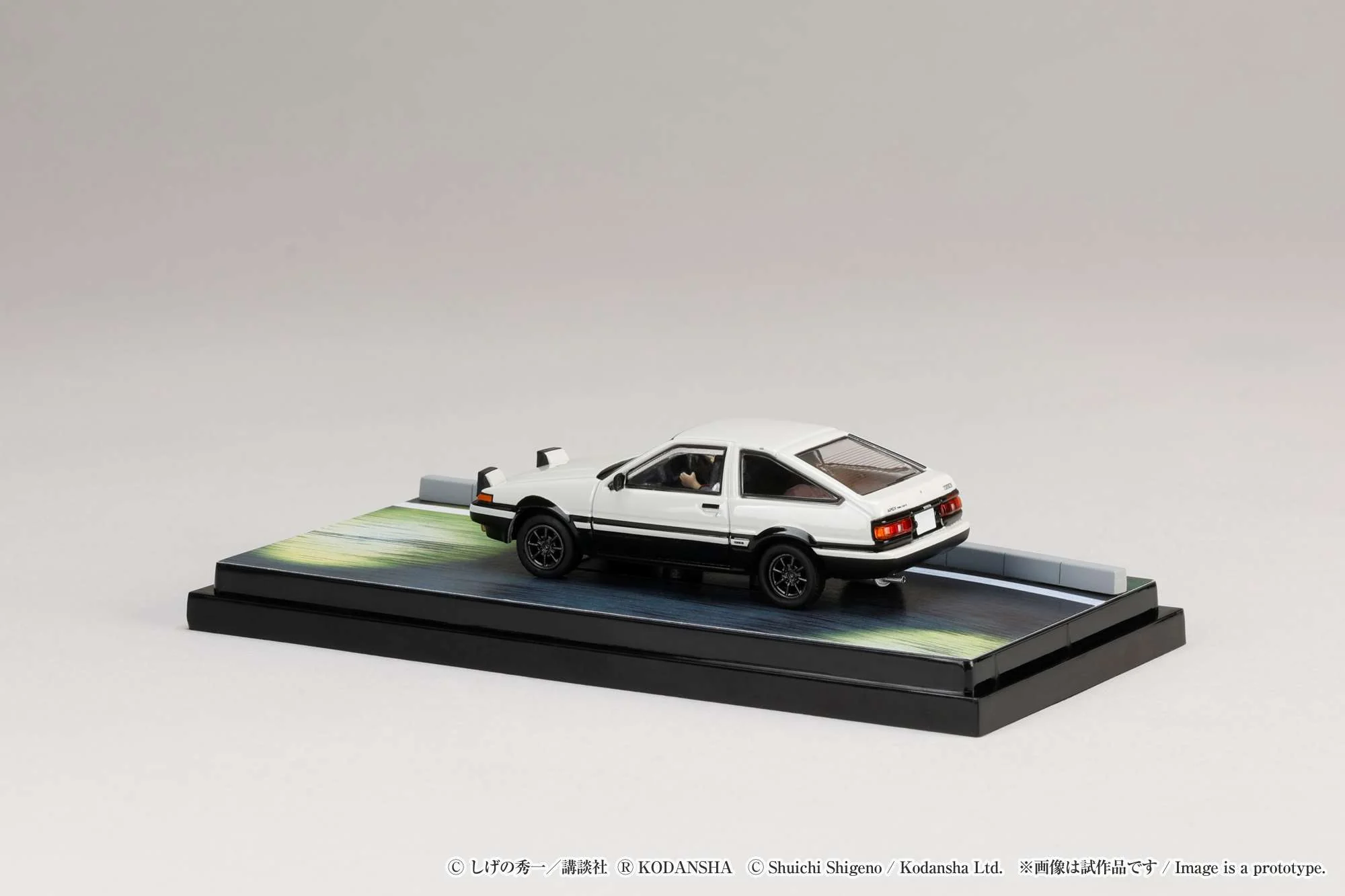Hobby Japan 1:64 Toyota SPRINTER TRUENO GT APEX AE86 / INITIAL D VS Ryosuke Takahashi With Takumi Fujiwara Figure - Image 7