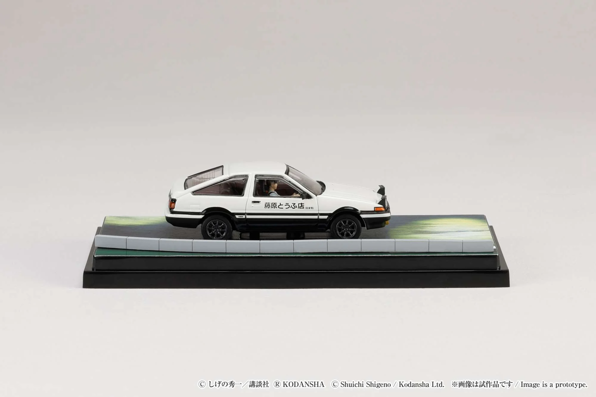 Hobby Japan 1:64 Toyota SPRINTER TRUENO GT APEX AE86 / INITIAL D VS Ryosuke Takahashi With Takumi Fujiwara Figure - Image 8