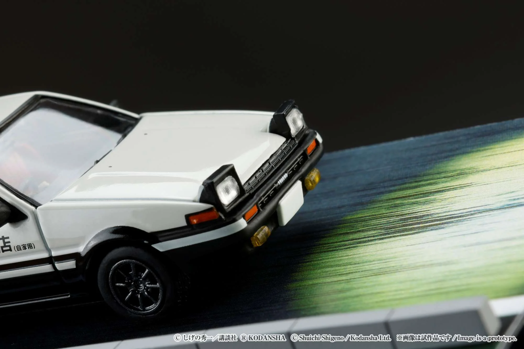 Hobby Japan 1:64 Toyota SPRINTER TRUENO GT APEX AE86 / INITIAL D VS Ryosuke Takahashi With Takumi Fujiwara Figure - Image 9