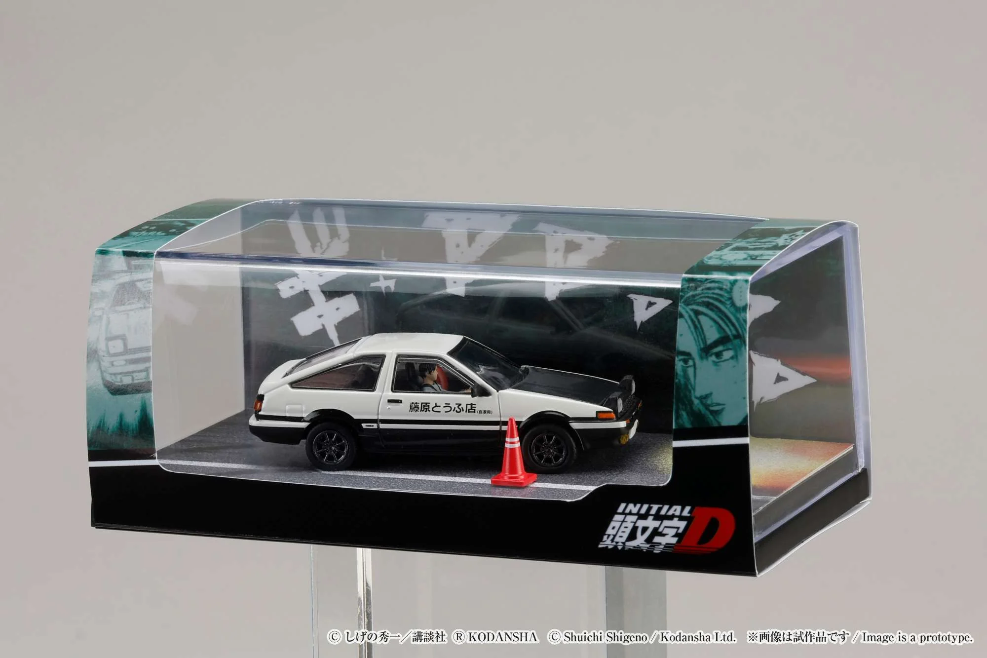 Hobby Japan 1:64 Toyota SPRINTER TRUENO GT APEX AE86 / INITIAL D VS Tomoyuki Tachi With Takumi Fujiwara Figure - Image 3