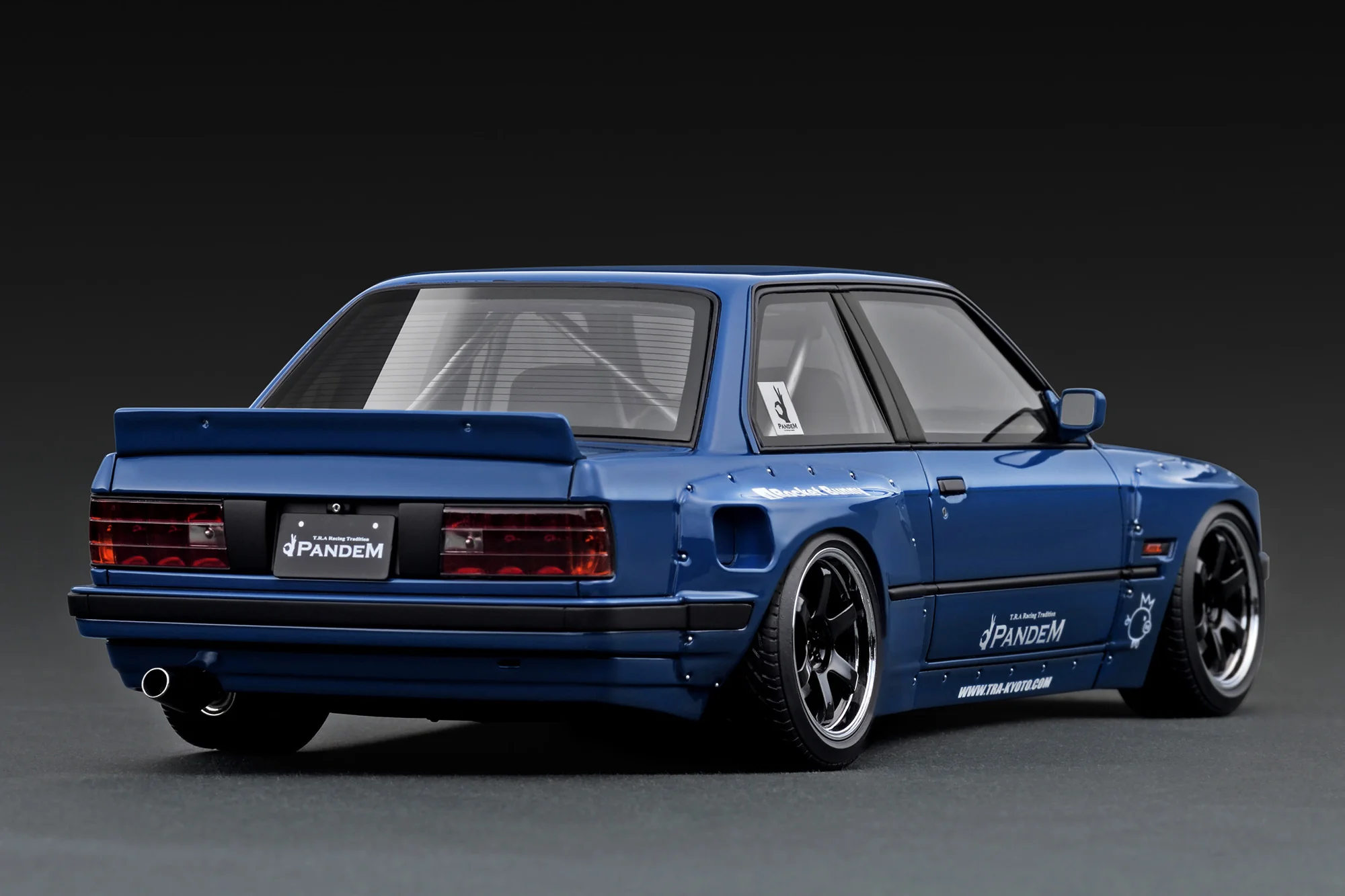 Ignition Model 1:18 BMW E30 3-Series PANDEM in Blue - Image 3