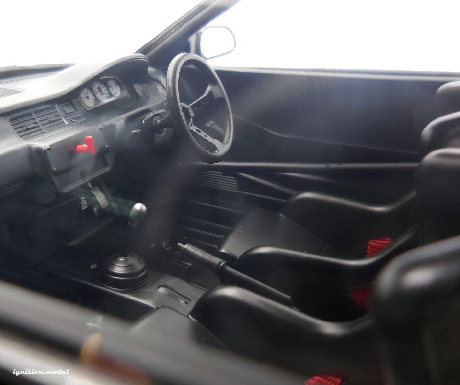 Ignition Model 1:18 Honda Civic (EG6) in Black / Red - Image 9